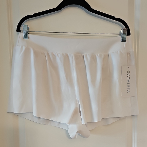 Athleta Pants - NWT Athleta Go The Distance Run Short